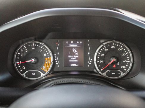 Used 2023 Jeep Renegade Latitude AWD/4WD image 14