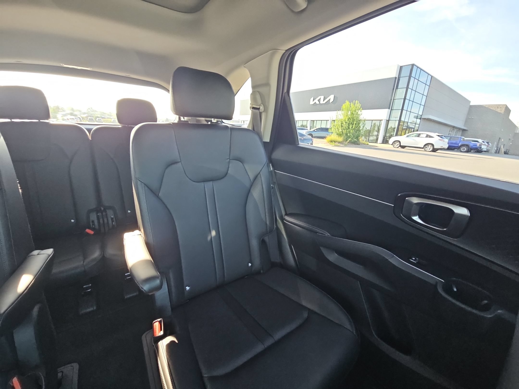 Used 2025 Kia Sorento EX w/ Panoramic Sunroof Package FWD image 12
