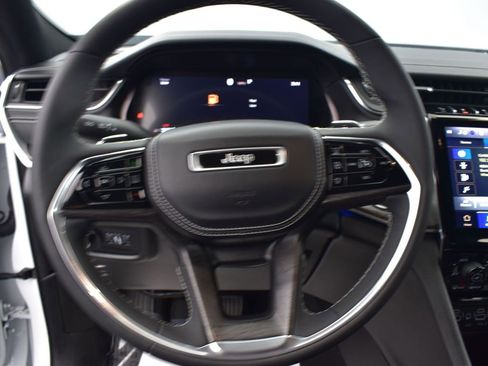 Used 2023 Jeep Grand Cherokee Overland image 15