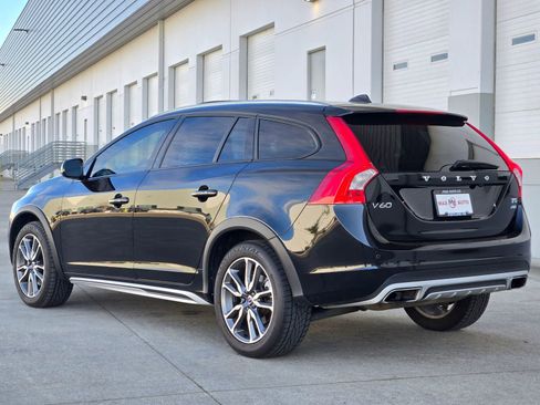 Used 2017 Volvo V60 T5 Cross Country Platinum w/ Climate Package image 6