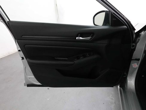 Used 2024 Nissan Altima 2.5 SV image 10