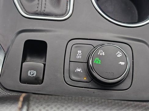 Used 2020 Chevrolet Traverse Premier image 39