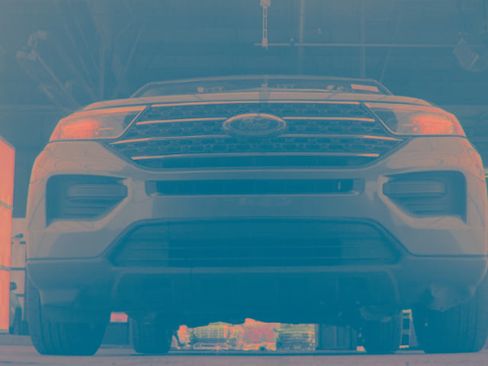 Used 2023 Ford Explorer XLT image 2