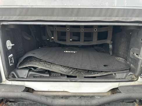 Used 2015 Jeep Wrangler Unlimited Sport image 32