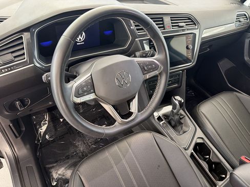 Used 2023 Volkswagen Tiguan SE FWD image 4