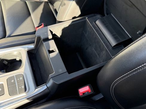 Used 2022 Ford Explorer XLT w/ Equipment Group 202A image 30