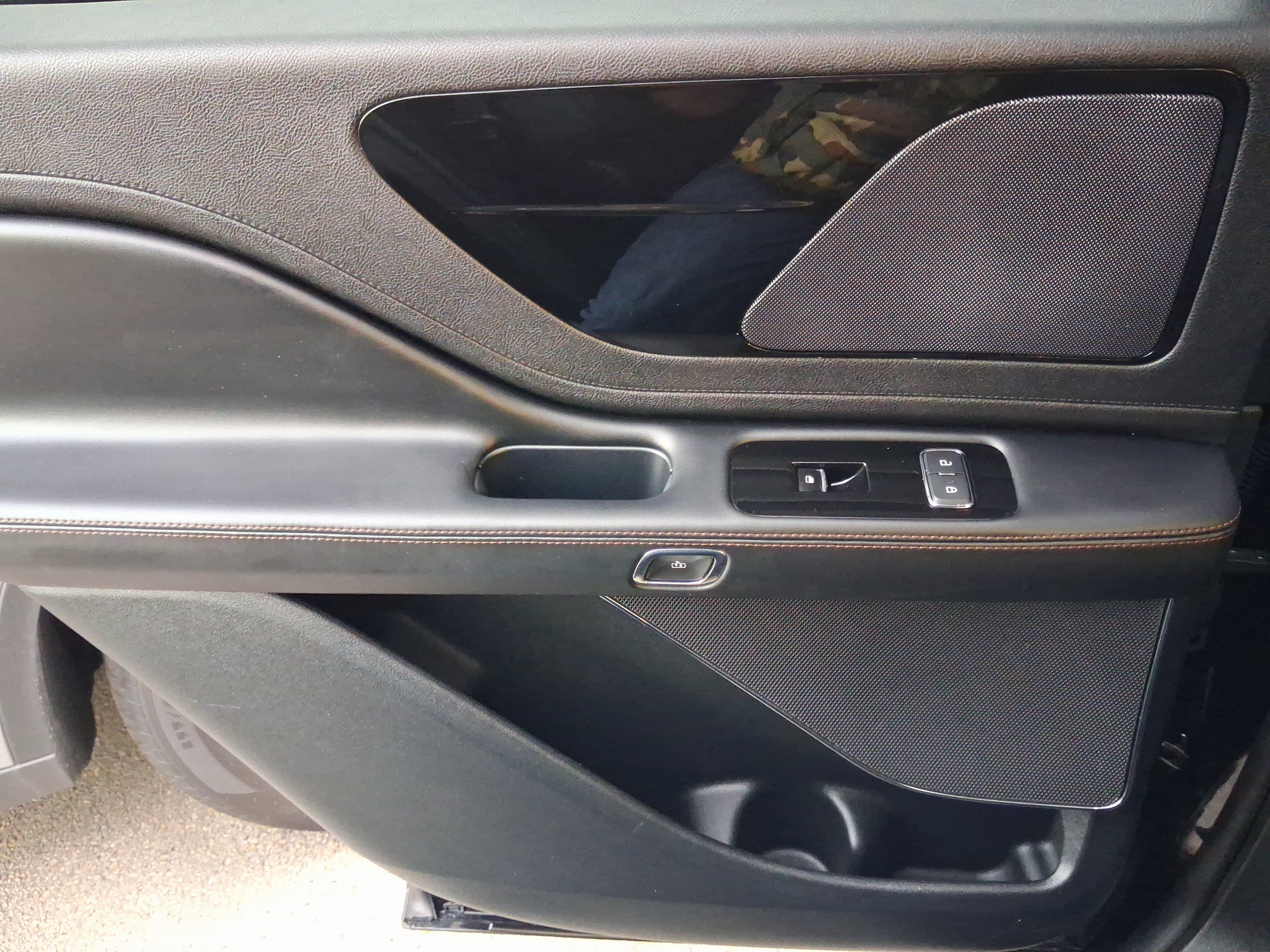 Certified 2023 Lincoln Aviator 2WD w/ Premium Package image 9