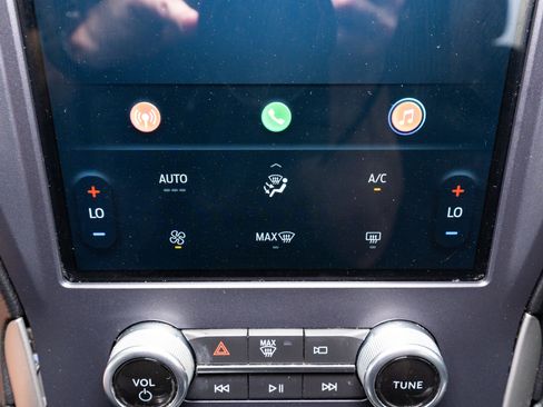 Used 2021 Ford Edge SE image 18