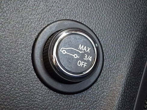 Used 2021 Buick Envision Essence image 25