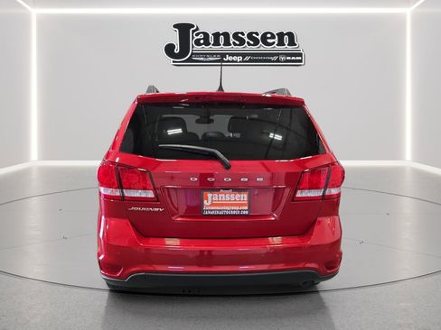 Used 2019 Dodge Journey SE FWD image 4