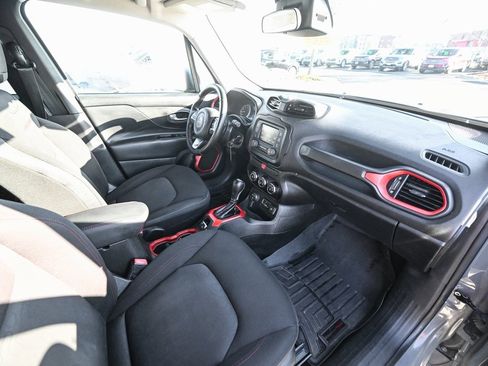 Used 2015 Jeep Renegade Trailhawk image 21