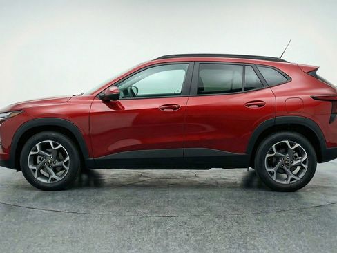 Used 2025 Chevrolet Trax LT image 5