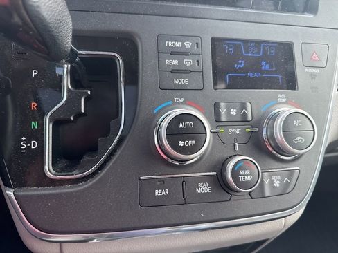 Used 2017 Toyota Sienna XLE image 30