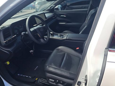 Used 2023 Toyota Crown AWD/4WD image 5