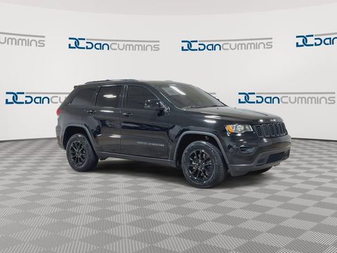 Used 2021 Jeep Grand Cherokee Laredo w/ Security & Convenience Group image 2