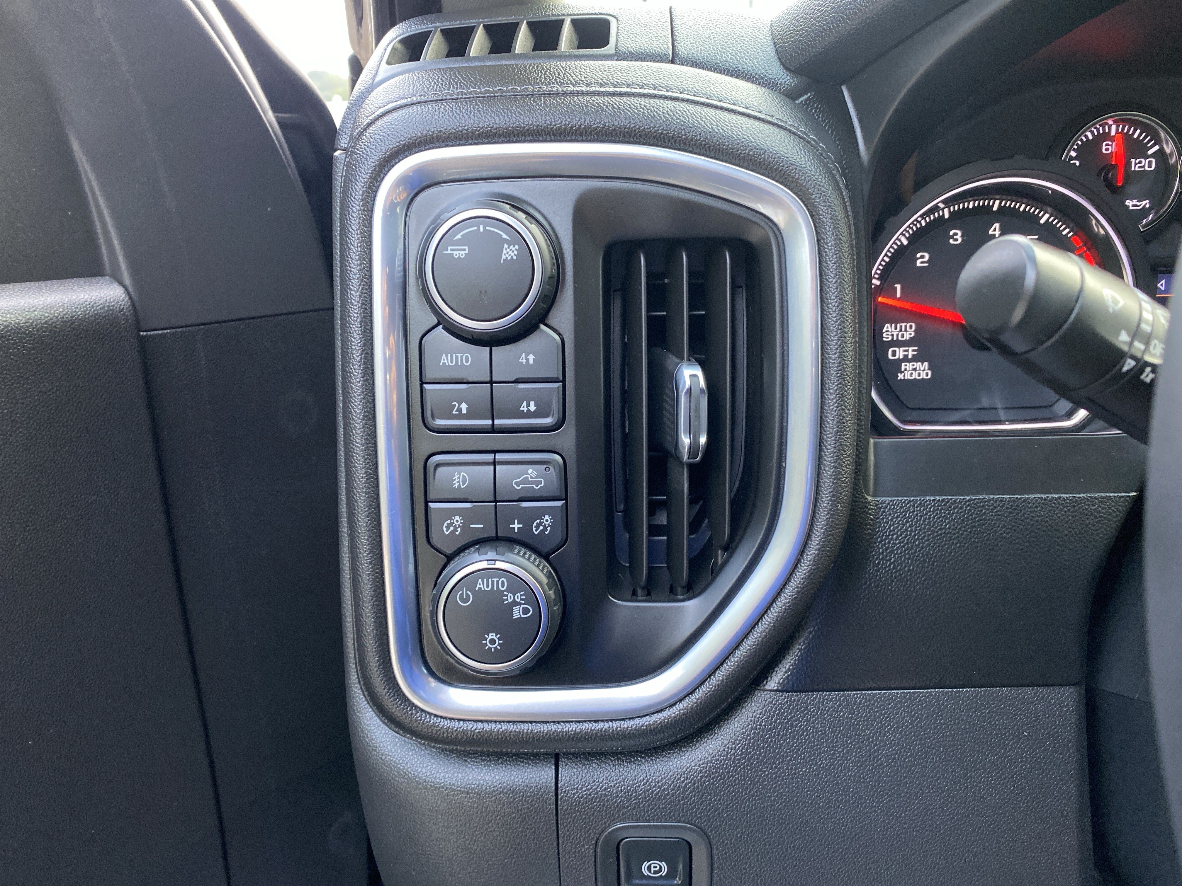 Used 2019 Chevrolet Silverado 1500 RST AWD/4WD image 18