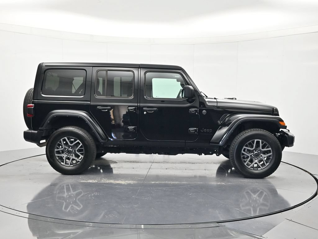 Used 2025 Jeep Wrangler Unlimited Sahara AWD/4WD image 4