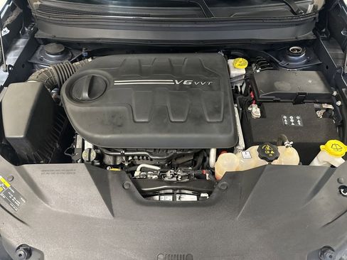 Used 2020 Jeep Cherokee Limited image 16