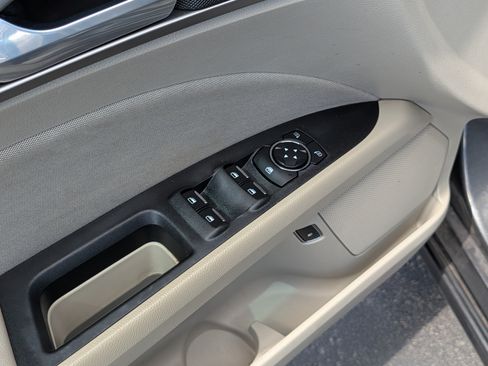Used 2019 Ford Fusion SE FWD image 19