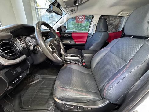 Used 2021 Toyota Tacoma SR5 AWD/4WD image 19