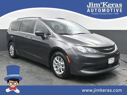 Used 2021 Chrysler Voyager Lxi image 1