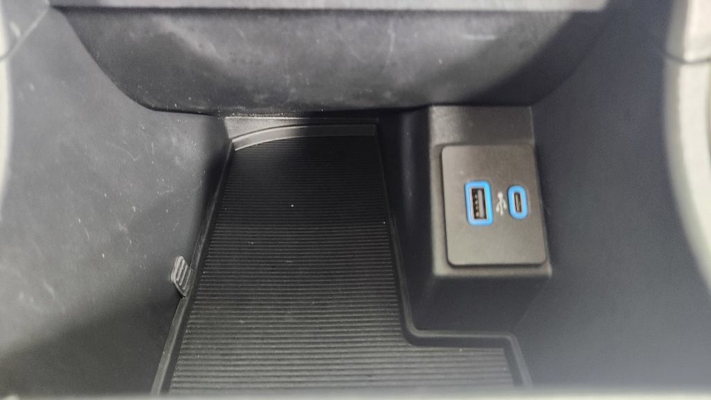 Used 2024 Ford Edge SEL AWD/4WD image 17