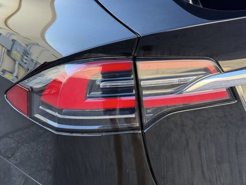 Used 2019 Tesla Model X Long Range image 35