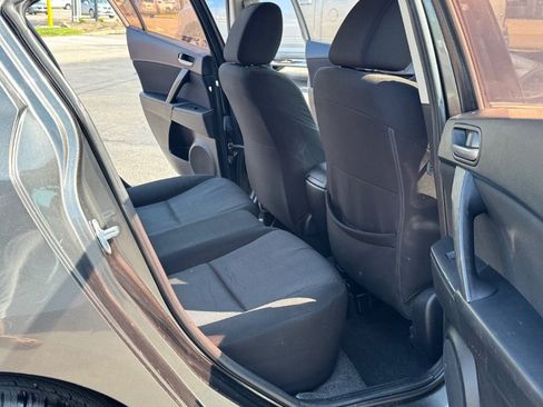 Used 2010 MAZDA MAZDA3 i Touring FWD image 16