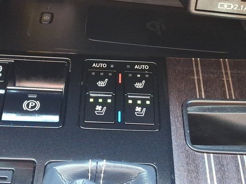Used 2022 Lexus RX 450h AWD w/ Luxury Package image 26