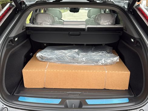 New 2026 Cadillac Optiq Luxury 2 image 32