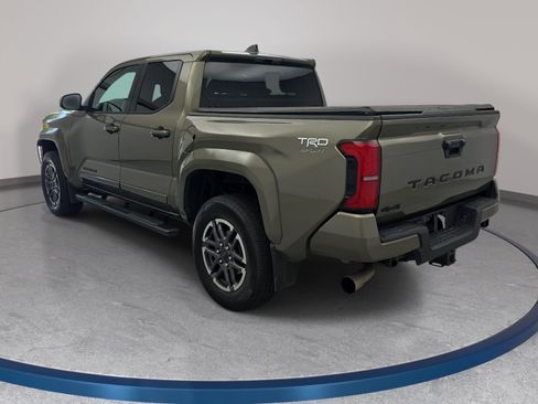 Used 2024 Toyota Tacoma TRD Sport AWD/4WD image 7