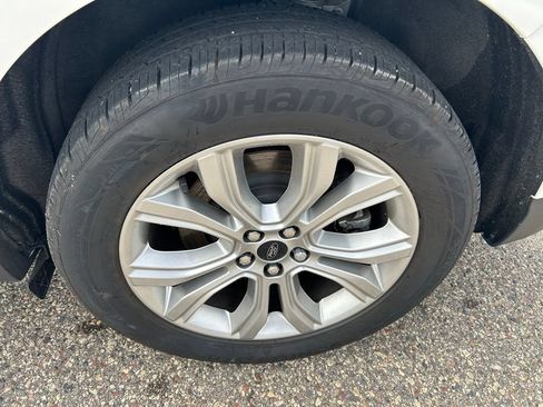 Used 2024 Ford Edge Titanium AWD/4WD image 9