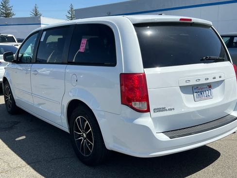 Used 2016 Dodge Grand Caravan SE image 6
