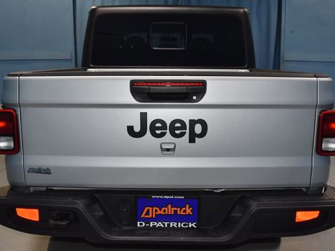 Used 2023 Jeep Gladiator Sport image 26