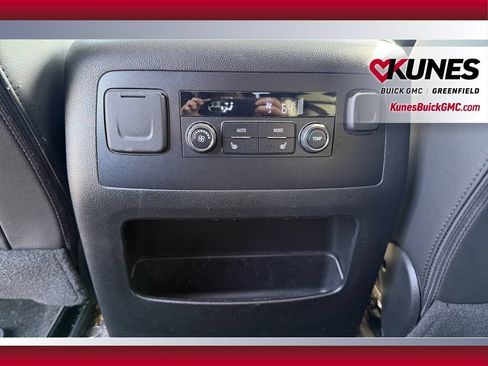 Used 2018 GMC Yukon Denali AWD/4WD image 32