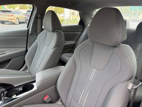 Used 2023 Hyundai Elantra SEL w/ Convenience Package FWD image 12