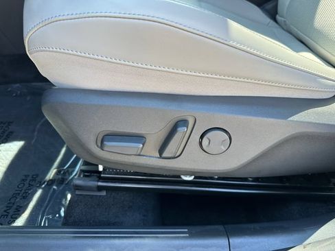 Used 2024 Kia Niro EX Touring FWD image 27