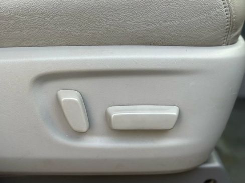 Used 2016 Toyota Sienna Limited image 39