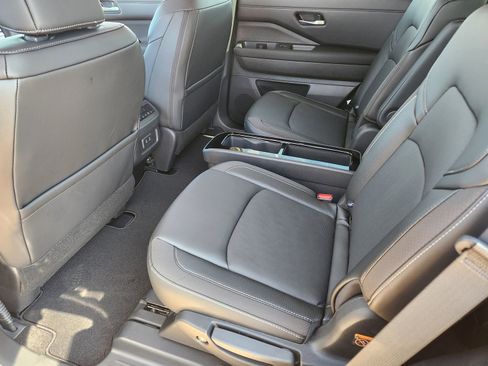 New 2026 Nissan Pathfinder SL image 27
