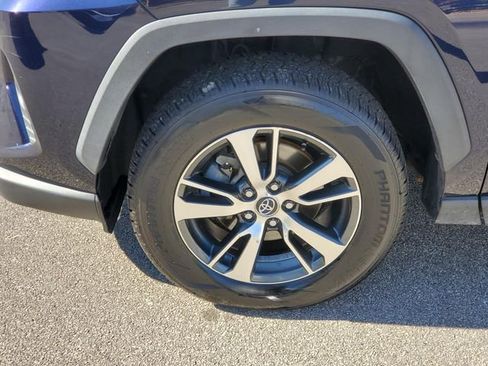 Used 2020 Toyota RAV4 XLE image 12