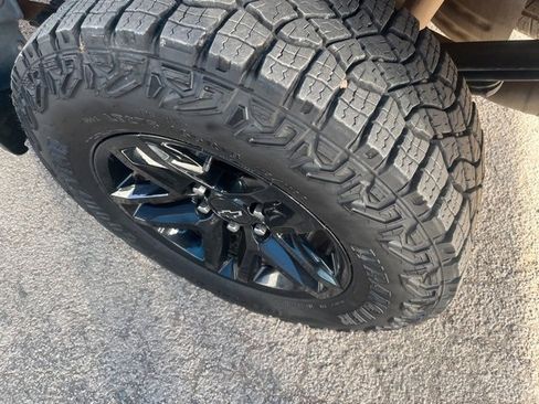 Used 2024 Chevrolet Silverado 1500 LT Trail Boss w/ Convenience Package II image 8