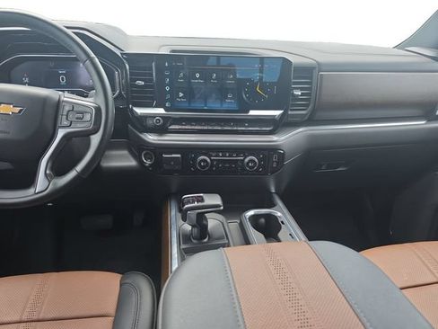 Used 2024 Chevrolet Silverado 1500 High Country w/ High Country Premium Package AWD/4WD image 12