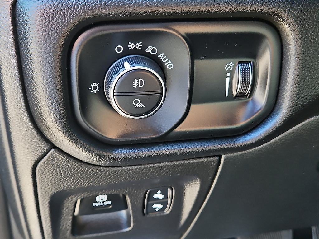 Used 2025 RAM 1500 Big Horn AWD/4WD image 19