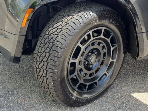 Certified 2025 Land Rover Defender 110 AWD/4WD image 32