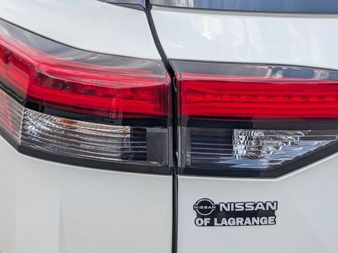 Used 2022 Nissan Pathfinder SL w/ Cargo Package AWD/4WD image 18