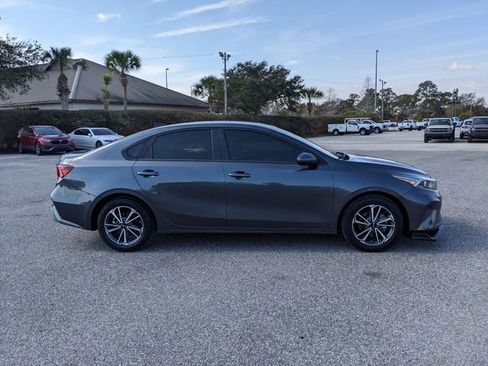 Used 2022 Kia Forte LXS image 3