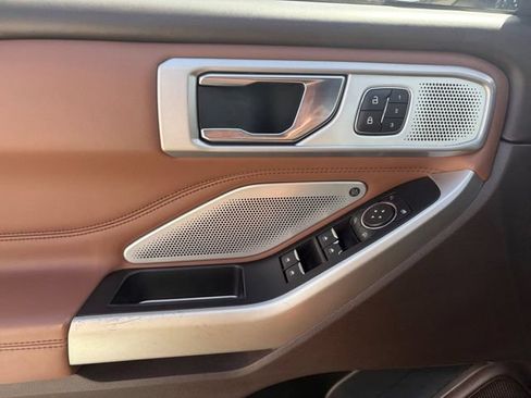 Used 2021 Ford Explorer King Ranch w/ Premium Technology Package AWD/4WD image 4