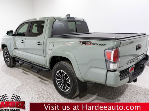Used 2022 Toyota Tacoma TRD Sport w/ Technology Package RWD image 3