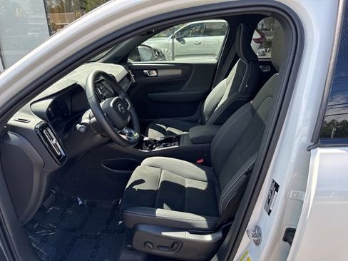 Used 2025 Volvo XC40 B5 Plus AWD/4WD image 19