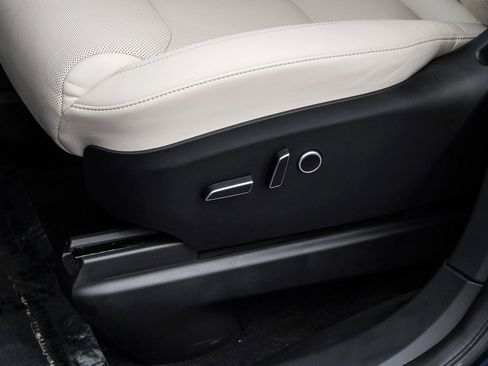 Used 2022 Tesla Model X image 38